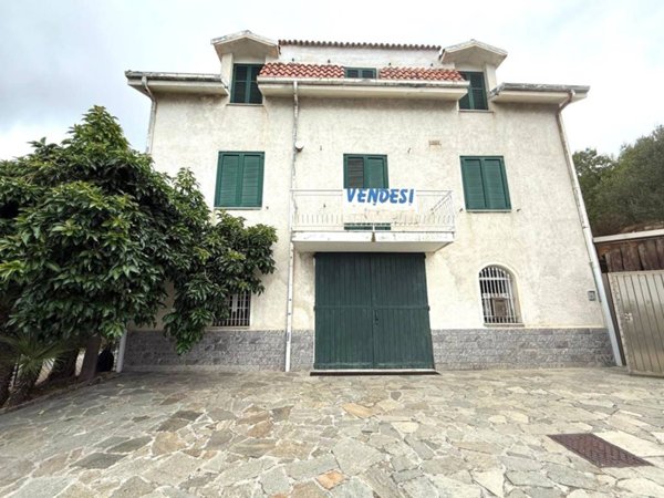 casa indipendente in vendita ad Imperia in zona Poggi