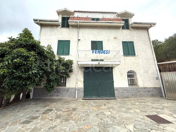 casa indipendente in vendita ad Imperia in zona Poggi