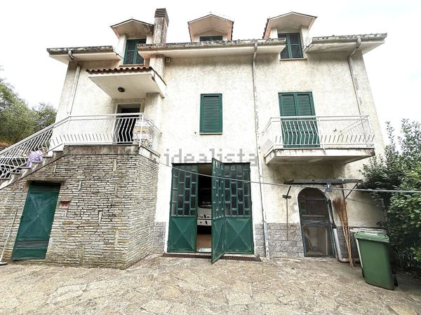 casa indipendente in vendita ad Imperia