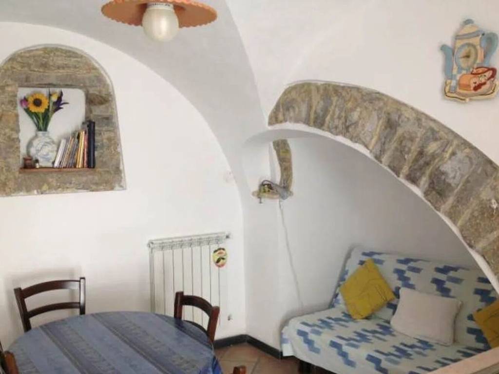 appartamento in vendita ad Imperia in zona Poggi