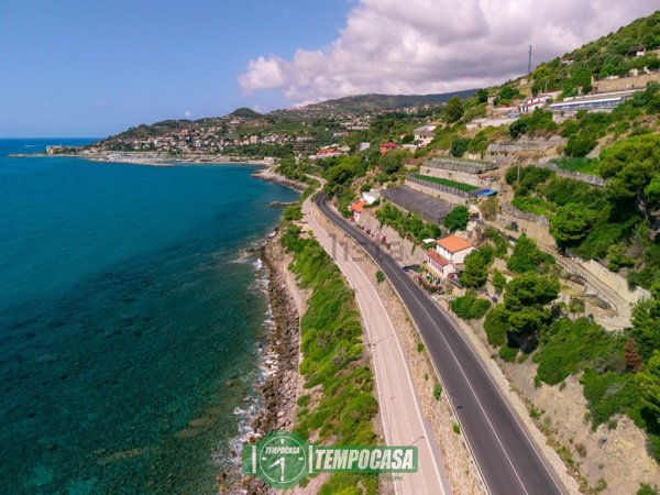 casa indipendente in vendita ad Imperia