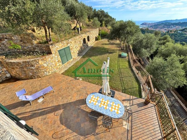casa indipendente in vendita ad Imperia in zona Porto Maurizio