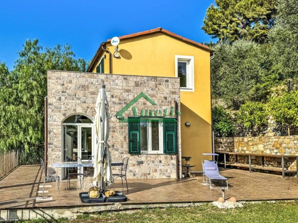 casa indipendente in vendita ad Imperia in zona Porto Maurizio