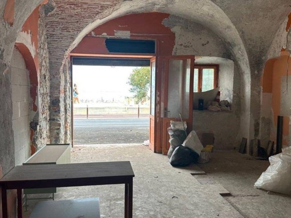 negozio in vendita ad Imperia in zona Porto Maurizio