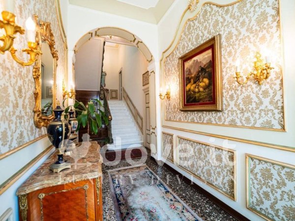 casa indipendente in vendita ad Imperia in zona Porto Maurizio