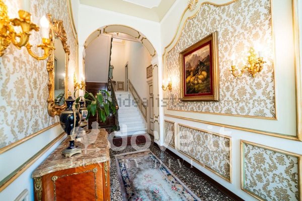 casa indipendente in vendita ad Imperia in zona Porto Maurizio