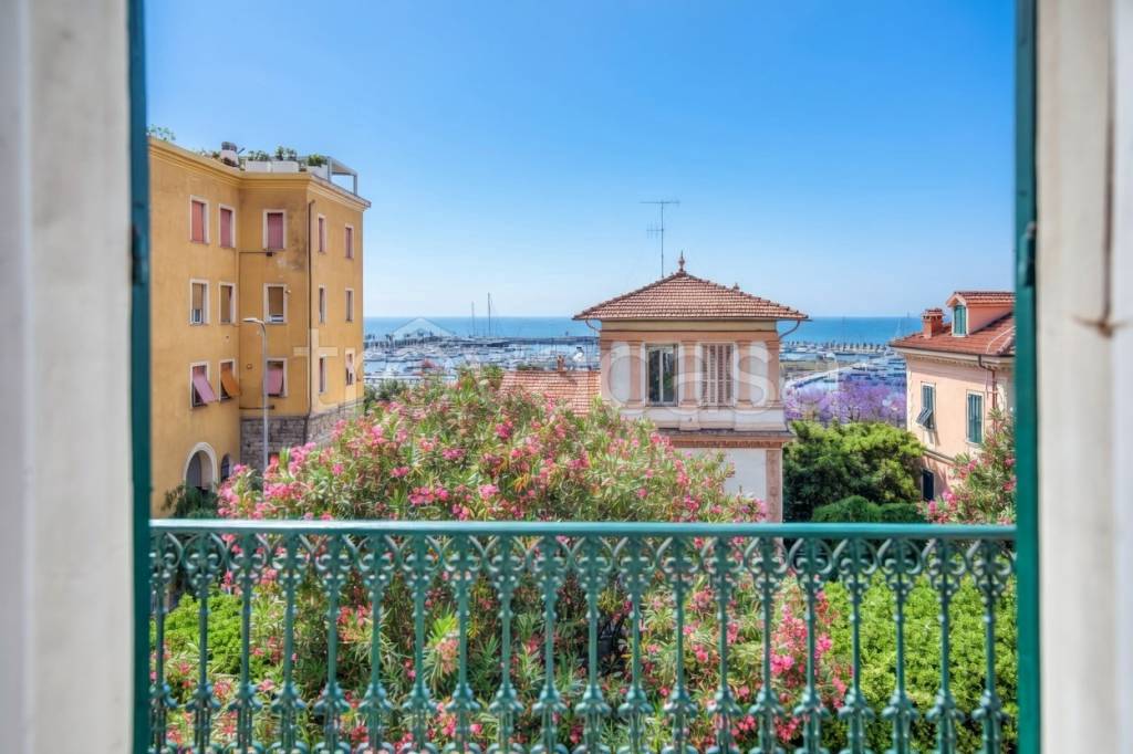 casa indipendente in vendita ad Imperia in zona Porto Maurizio