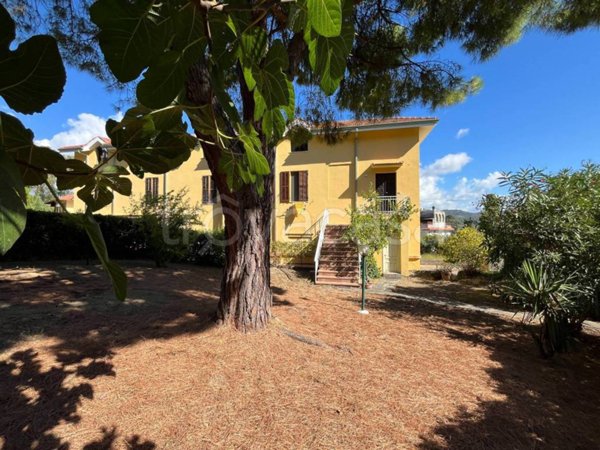 appartamento in vendita ad Imperia in zona Poggi