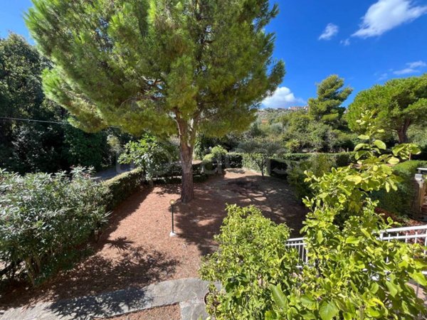 appartamento in vendita ad Imperia in zona Poggi