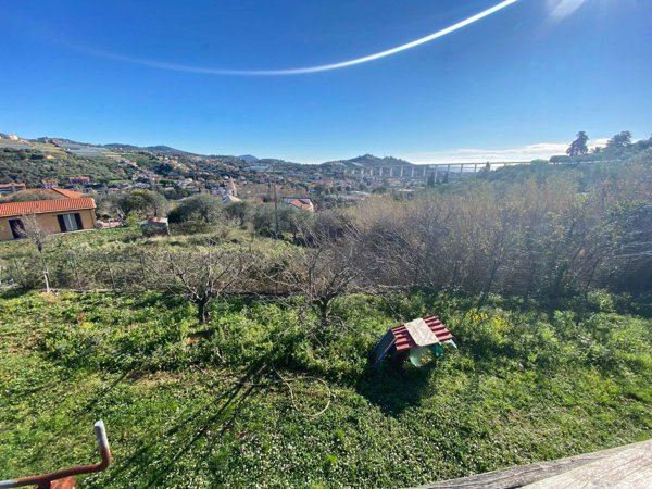 casa indipendente in vendita ad Imperia in zona Porto Maurizio