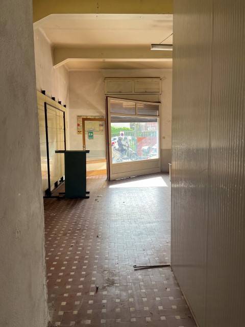 locale commerciale in vendita ad Imperia in zona Oneglia
