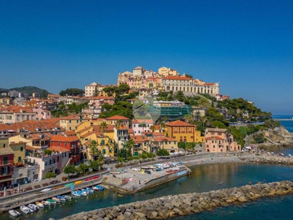 appartamento in vendita ad Imperia in zona Porto Maurizio