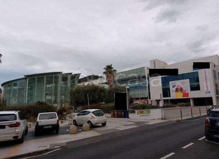 negozio in vendita ad Imperia in zona Oneglia