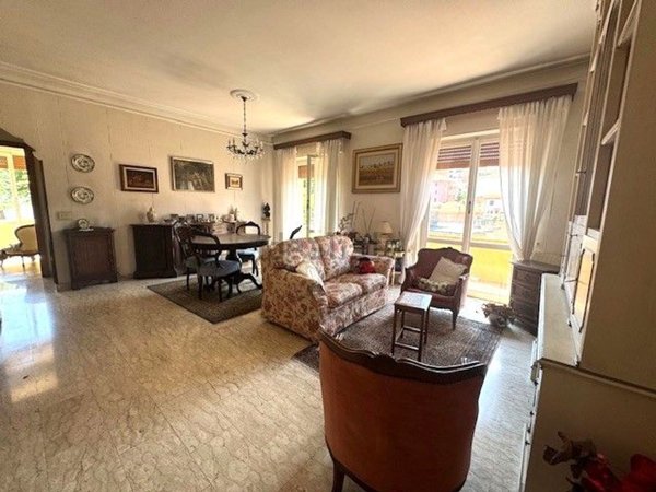 casa indipendente in vendita ad Imperia in zona Oneglia