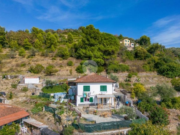 casa indipendente in vendita ad Imperia in zona Porto Maurizio