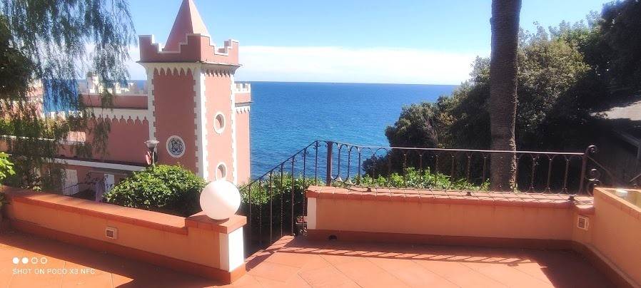 casa indipendente in vendita ad Imperia in zona Poggi