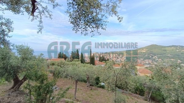 casa indipendente in vendita ad Imperia in zona Oneglia