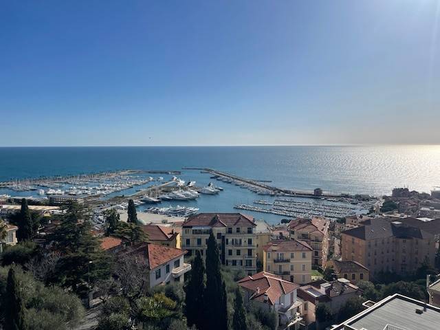 appartamento in vendita ad Imperia in zona Porto Maurizio
