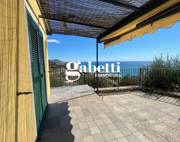 casa indipendente in vendita ad Imperia in zona Poggi