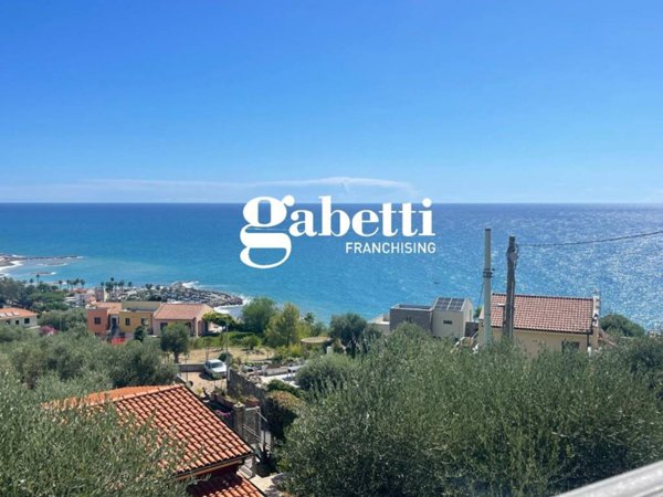 casa indipendente in vendita ad Imperia in zona Torrazza / Clavi