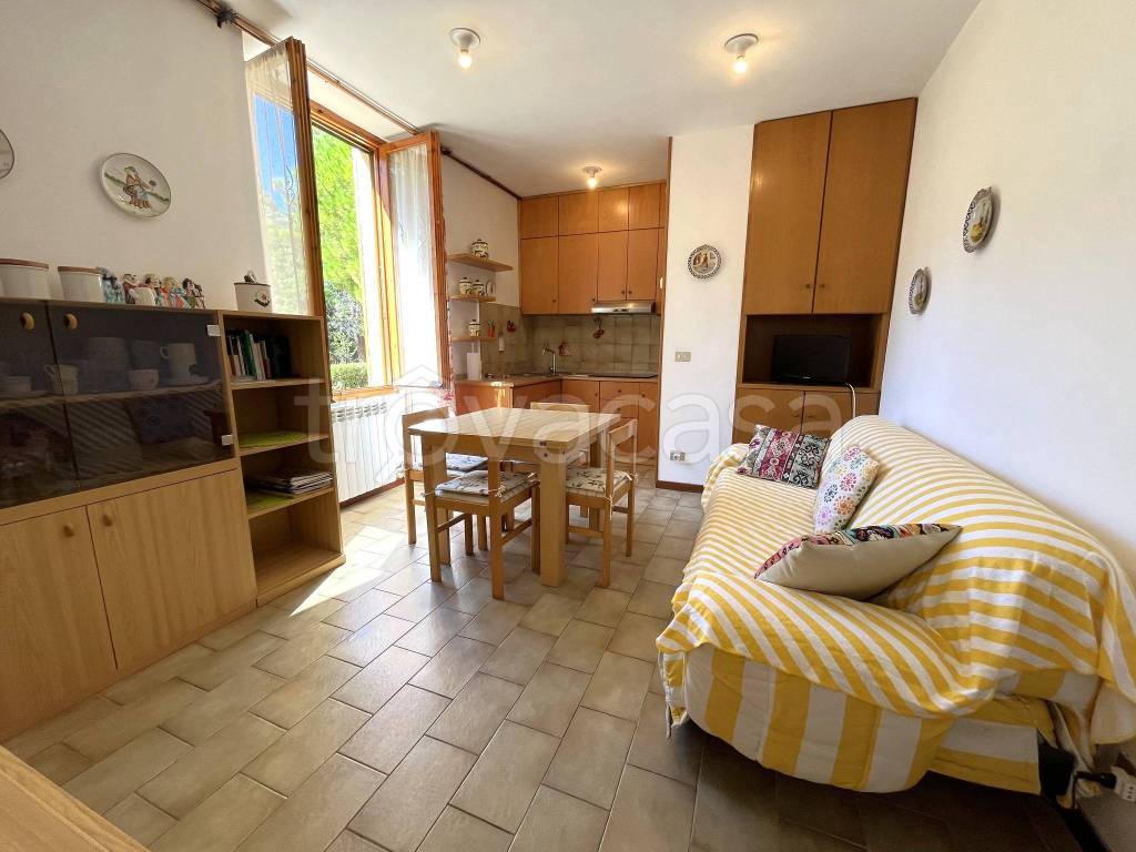 appartamento in vendita ad Imperia in zona Poggi