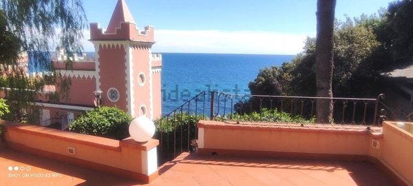 casa indipendente in vendita ad Imperia in zona Porto Maurizio
