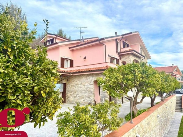appartamento in vendita ad Imperia in zona Porto Maurizio