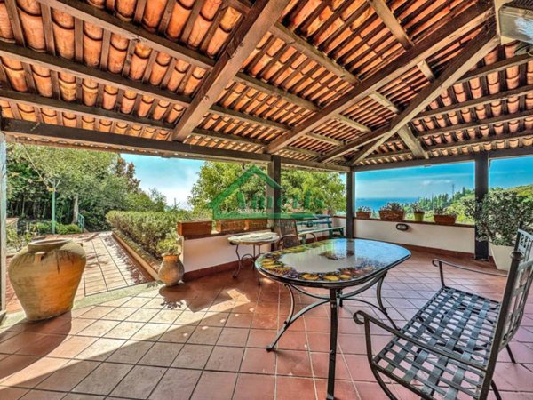 casa indipendente in vendita ad Imperia in zona Oneglia