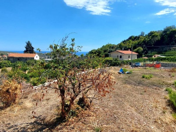 casa indipendente in vendita ad Imperia in zona Porto Maurizio
