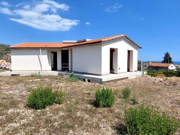 casa indipendente in vendita ad Imperia in zona Porto Maurizio