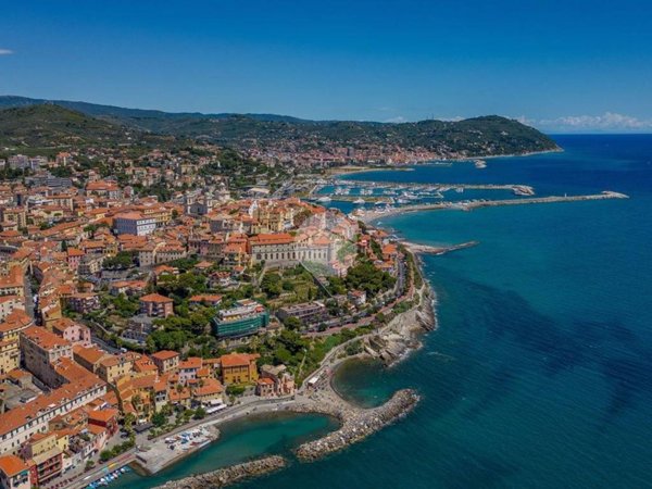 appartamento in vendita ad Imperia in zona Porto Maurizio