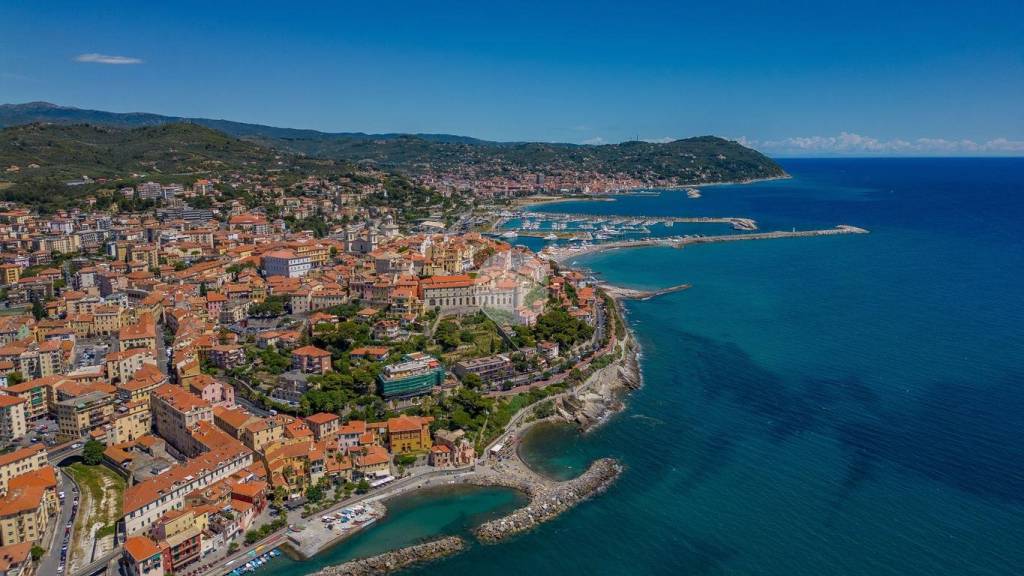 appartamento in vendita ad Imperia in zona Porto Maurizio