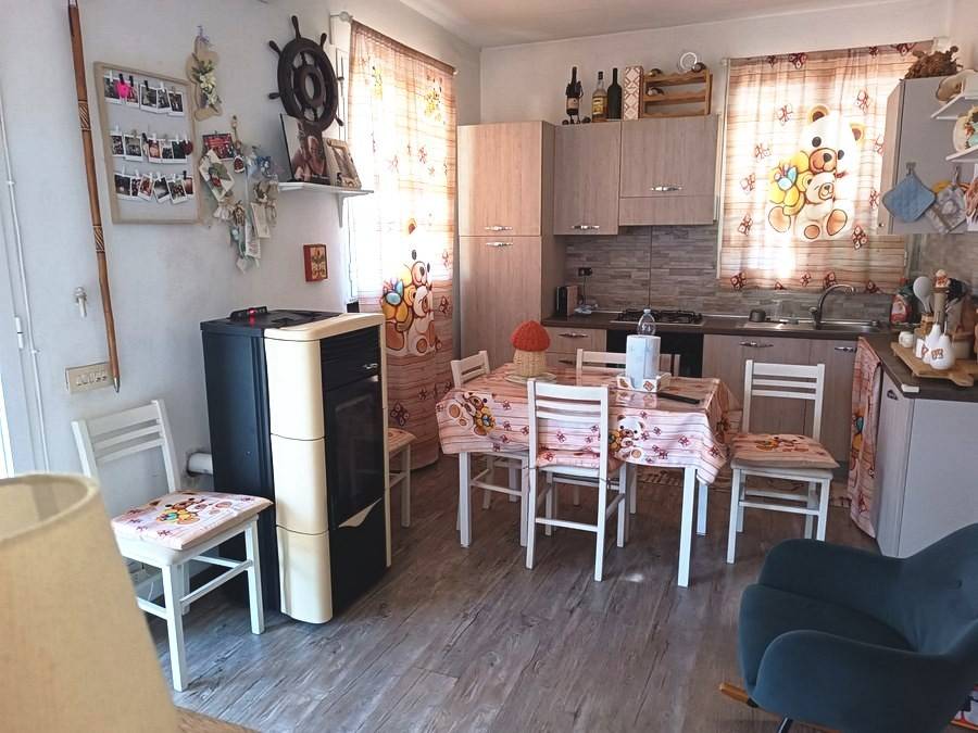 casa indipendente in vendita ad Imperia in zona Porto Maurizio