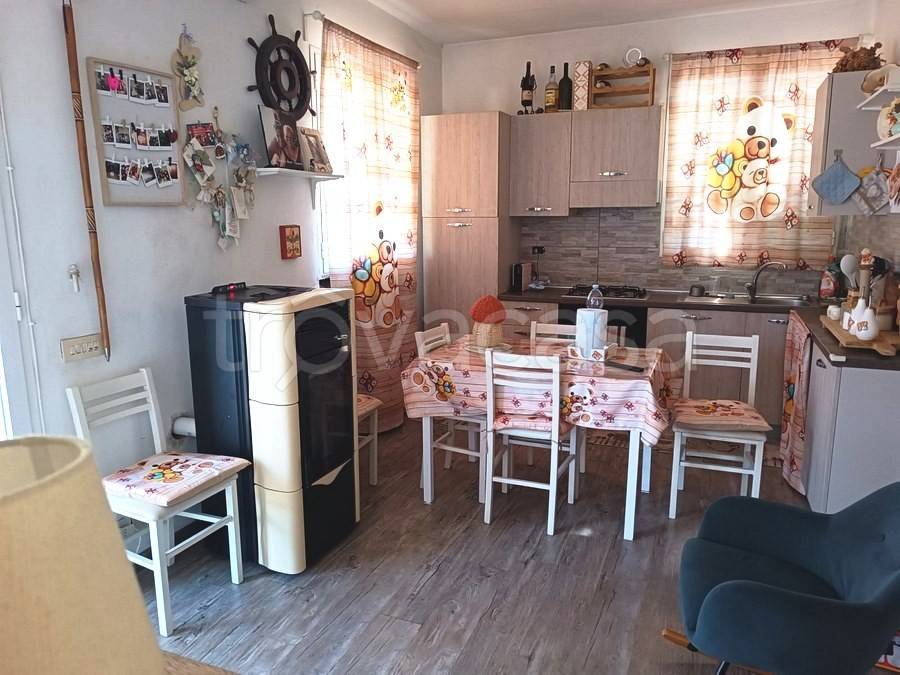 casa indipendente in vendita ad Imperia in zona Porto Maurizio