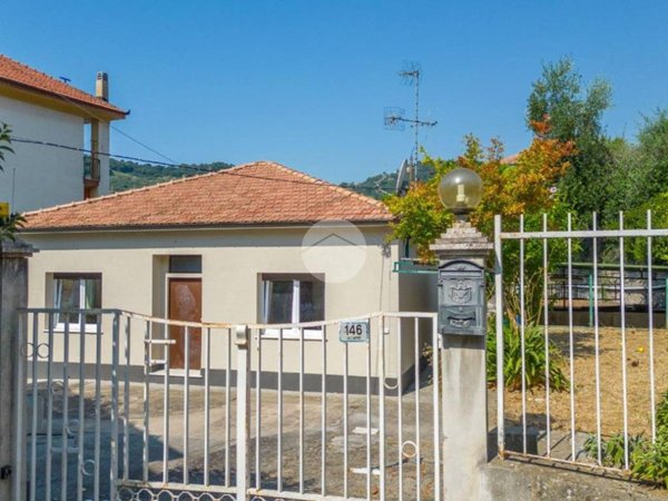 casa indipendente in vendita ad Imperia