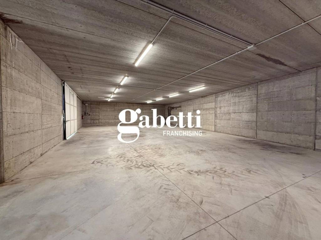 locale di sgombero in vendita ad Imperia in zona Porto Maurizio