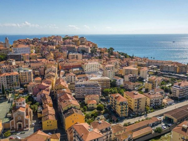 appartamento in vendita ad Imperia in zona Porto Maurizio