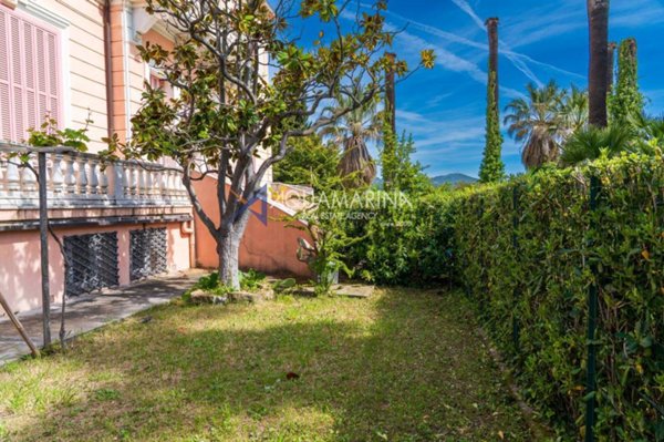 appartamento in vendita ad Imperia in zona Porto Maurizio