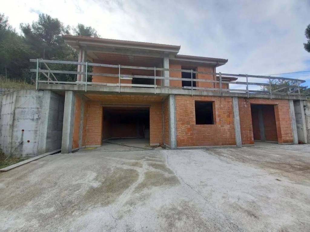 casa indipendente in vendita ad Imperia in zona Sant'Agata