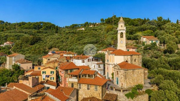 casa indipendente in vendita ad Imperia in zona Sant'Agata