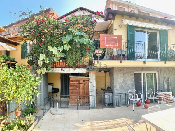 casa semindipendente in vendita ad Imperia in zona Oneglia