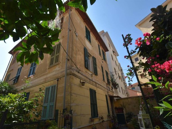 appartamento in vendita ad Imperia in zona Porto Maurizio