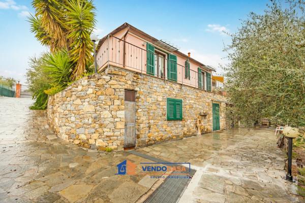 casa indipendente in vendita ad Imperia in zona Porto Maurizio