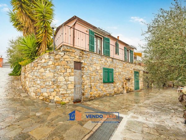 casa indipendente in vendita ad Imperia in zona Porto Maurizio