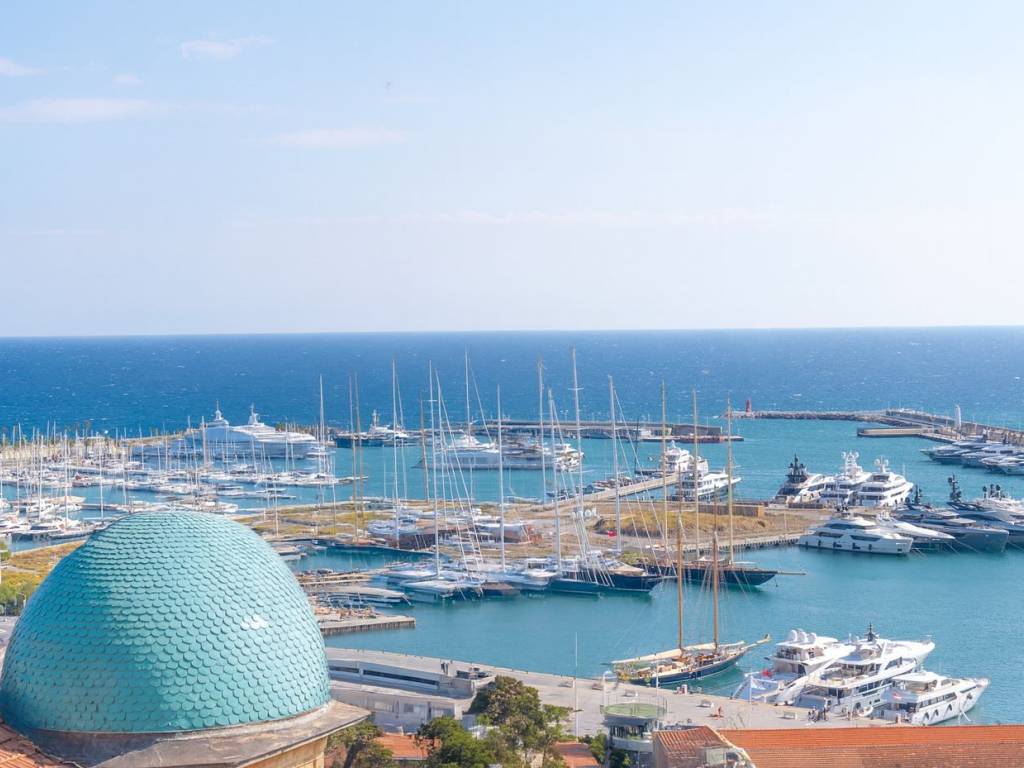appartamento in vendita ad Imperia in zona Porto Maurizio