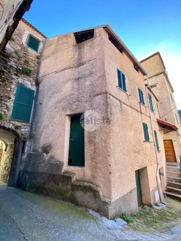 casale in vendita ad Imperia in zona Porto Maurizio