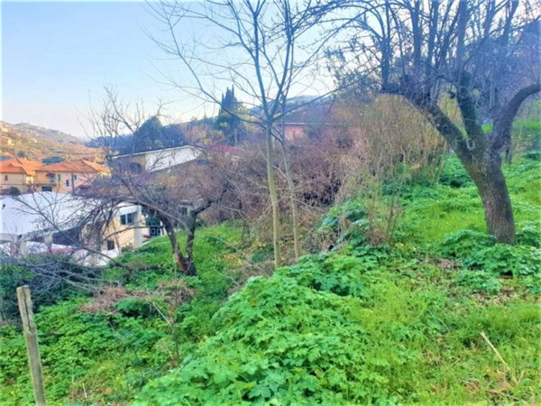 casa indipendente in vendita ad Imperia