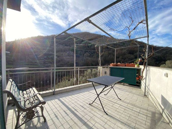 casa indipendente in vendita ad Imperia