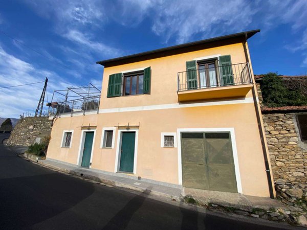 casa indipendente in vendita ad Imperia