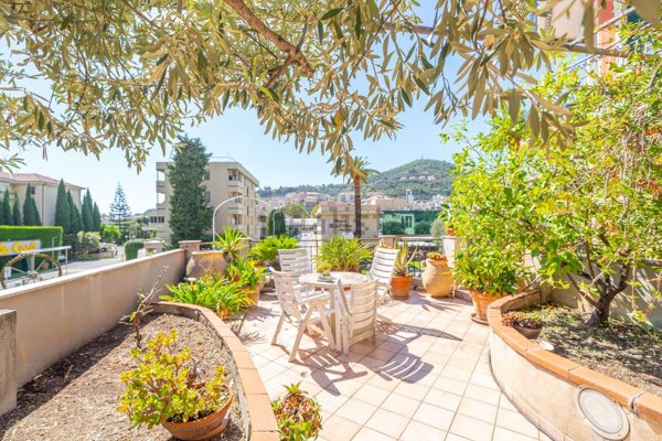 appartamento in vendita ad Imperia in zona Oneglia